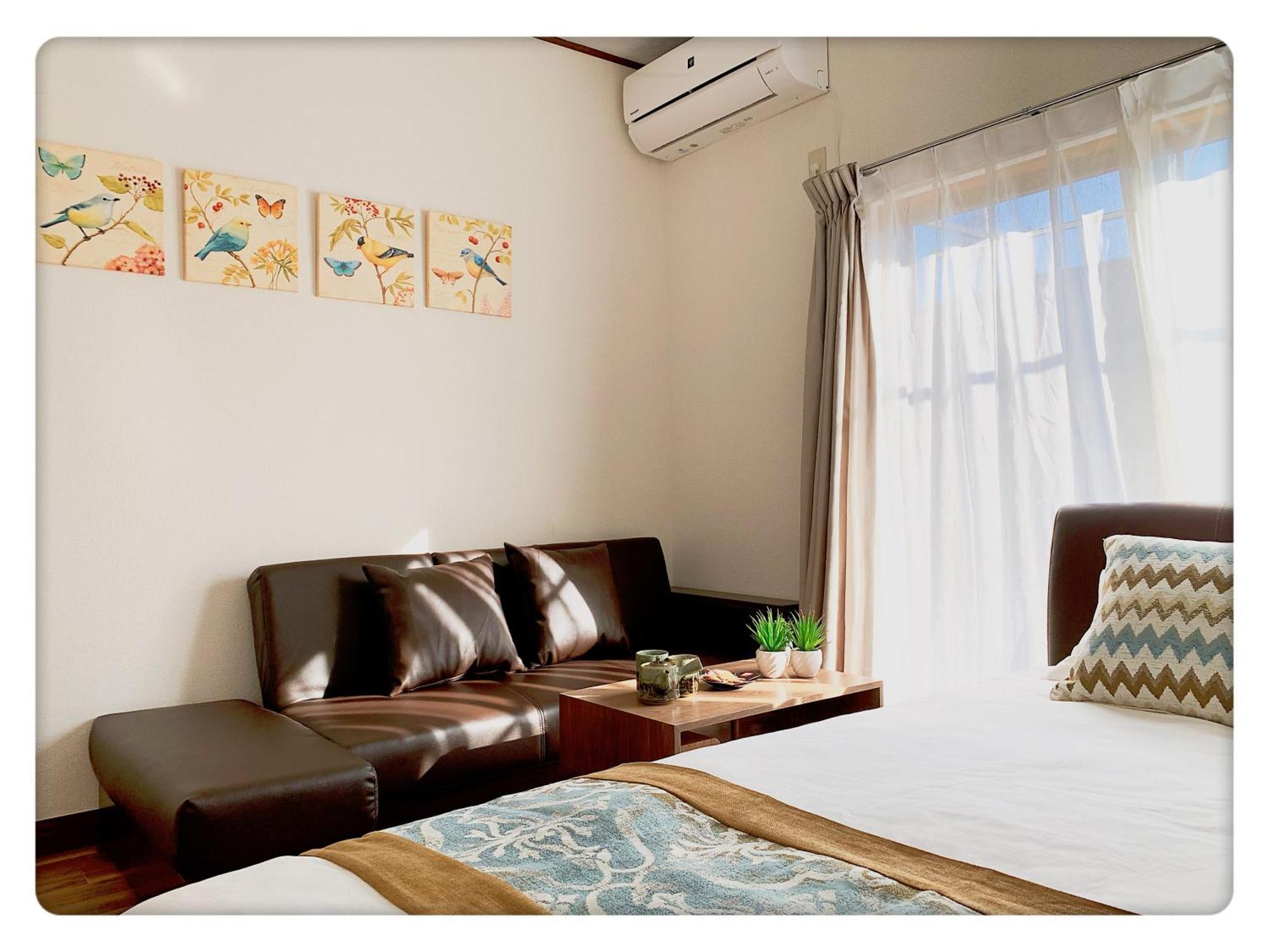 Tokyo/shinjuku & Shibuya 10mins/5mins Walk To Subway Stiaon/kichijoji 15mins/shimokitazawa 5mins/louis House Pensionat