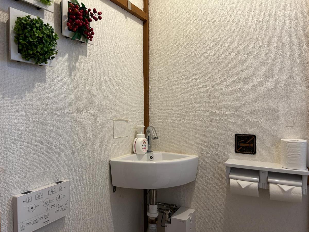 Pensión Tokyo/shinjuku & Shibuya 10mins/5mins Walk To Subway Stiaon/kichijoji 15mins/shimokitazawa 5mins/louis House *