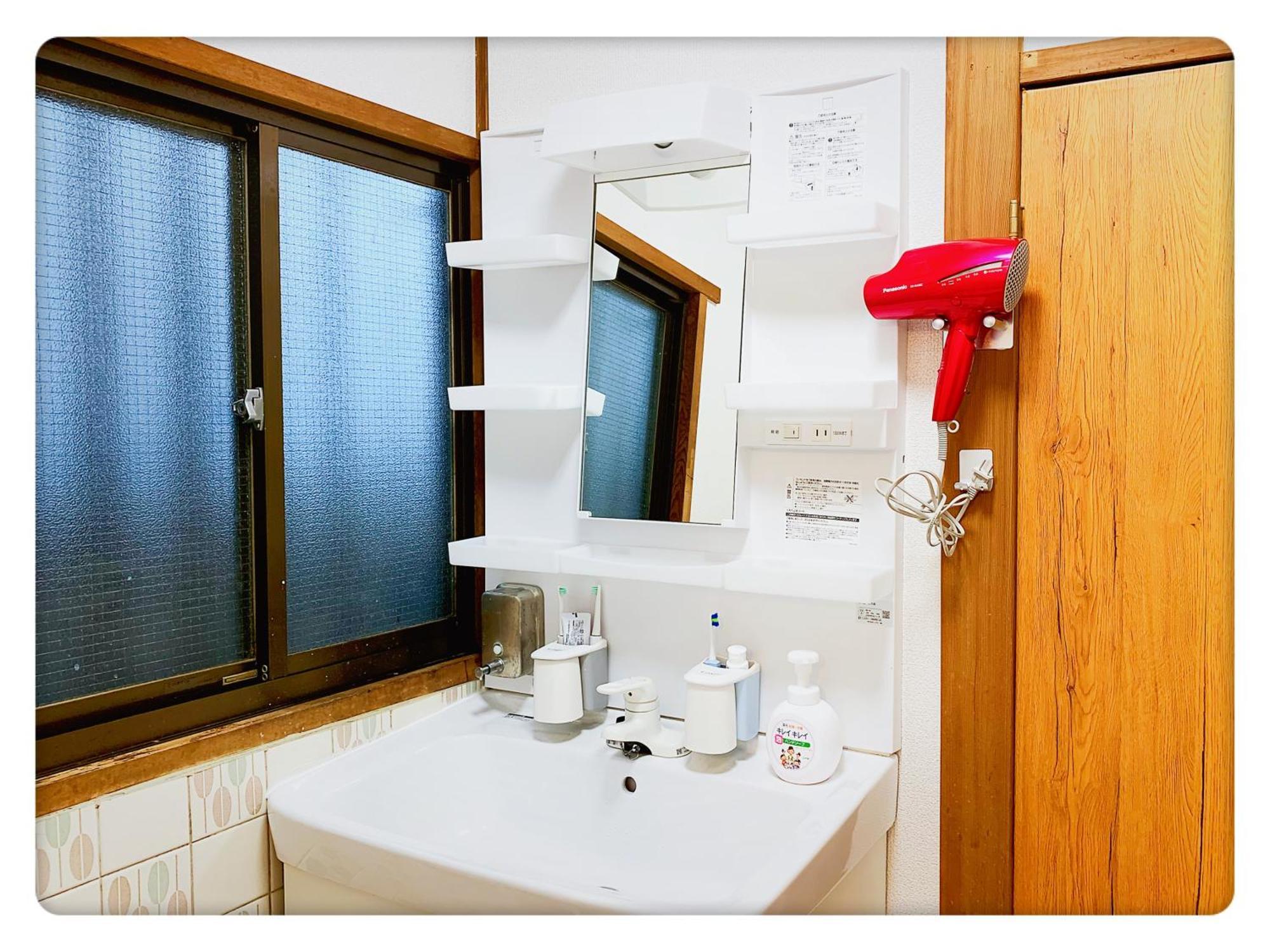 Tokyo/shinjuku & Shibuya 10mins/5mins Walk To Subway Stiaon/kichijoji 15mins/shimokitazawa 5mins/louis House * Tokio